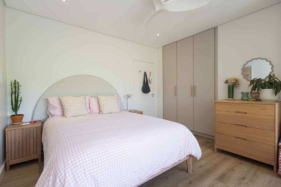 2 Bedroom Property for Sale in Sea Point Western Cape